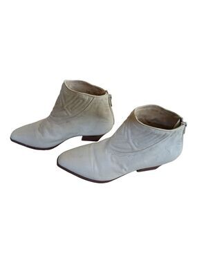 FRANCO Sarto leather embroidered tan western shooties, size 5.5M